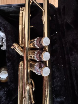 Trompeta Symphony con estuche y accesorios