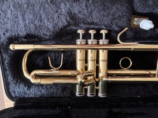 Trompeta Symphony con estuche y accesorios