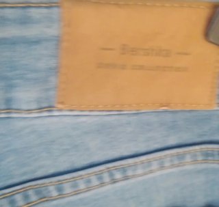 Pantalón vaquero desgastado