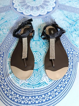 Sandalias Mari Paz negras pedrería plateada