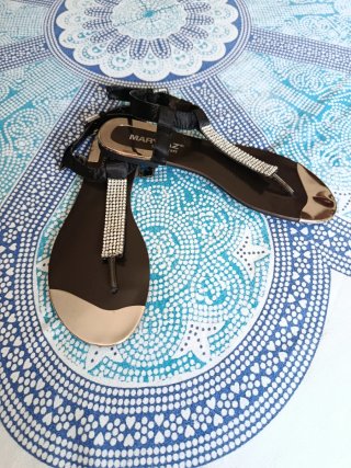Sandalias Mari Paz negras pedrería plateada