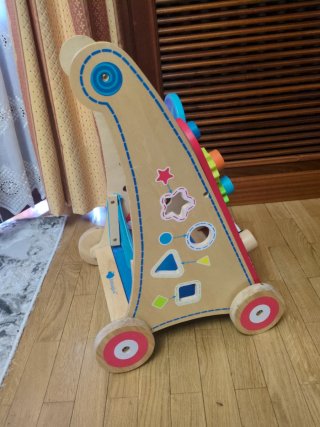 Andador de madera para bebés