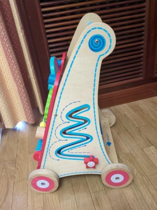 Andador de madera para bebés