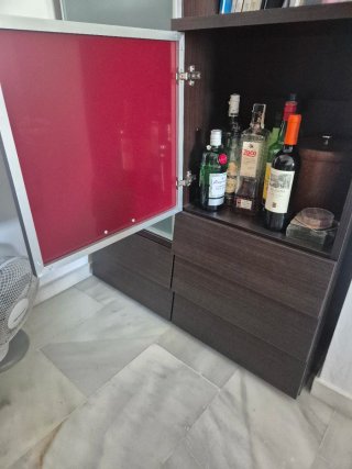 Mueble wengué con vitrina, botellero y cajones