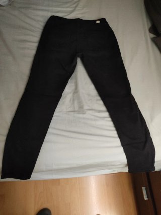 Pantalón pitillo negro mujer