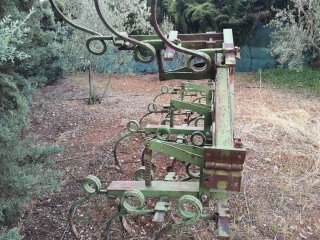 CULTIVADOR agrícola verde