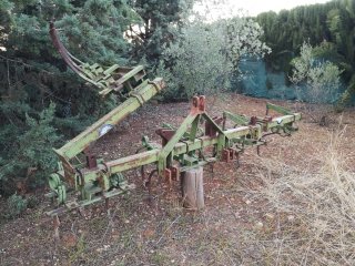 CULTIVADOR agrícola verde