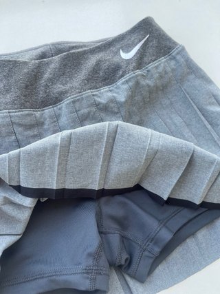 Falda Plisada Nike Gris Talla S