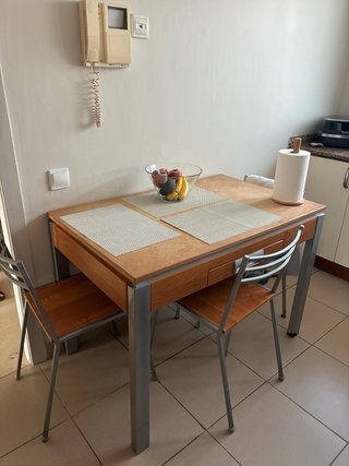 Mesa de cocina y 3 sillas