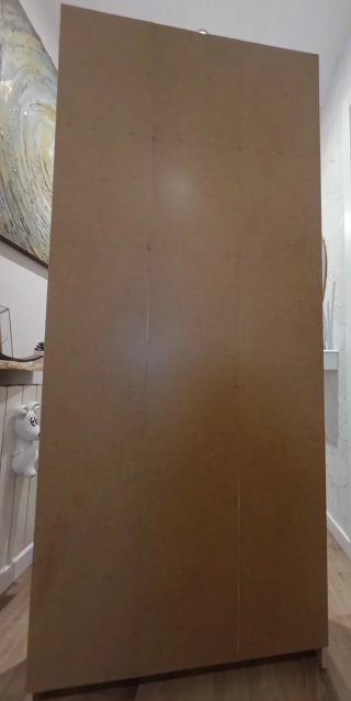 Estantería de madera con baldas