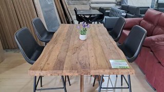 Mesa de comedor rústica de madera