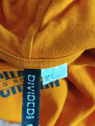Sudadera H&M naranja cropped con capucha