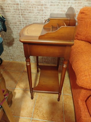 Escritorio antiguo madera y cuero