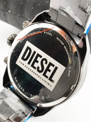 Reloj Diesel Spiked nuevo, negro y dorado