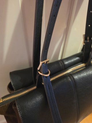 Bolso de hombro negro y marrón