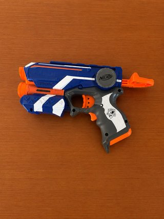 Pistola Nerf Azul y Naranja