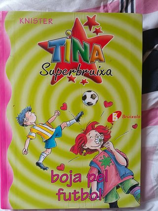 Tina Superbruixa boja pel futbol