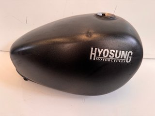Deposito gasolina Hyosung Aquila GV 125 de 2022