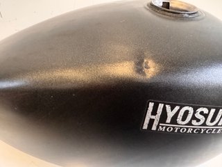 Deposito gasolina Hyosung Aquila GV 125 de 2022