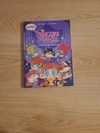 4 libros y 1 cómic de "PRINCESAS DRAGÓN".