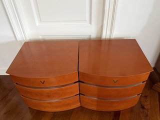 Mesitas de noche de madera con 3 cajones