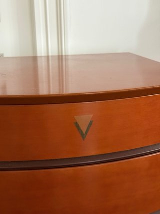 Mesitas de noche de madera con 3 cajones