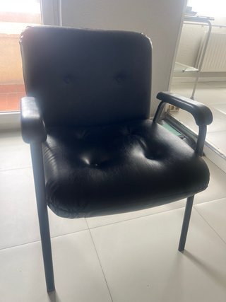 2 Sillas de despacho piel negras