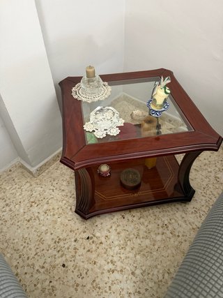 Mesita auxiliar madera caoba y cristal