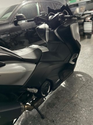 Yamaha TMAX Maxi Scooter Gris/Plata