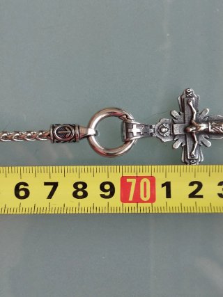 Crucifijo y cadena de acero