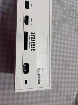 Xbox Series S + 2 Mandos + 2 Bateries