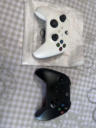 Xbox Series S + 2 Mandos + 2 Bateries