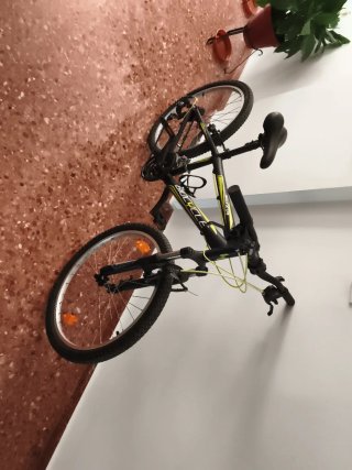 Bicicleta Mountain Bike con Casco