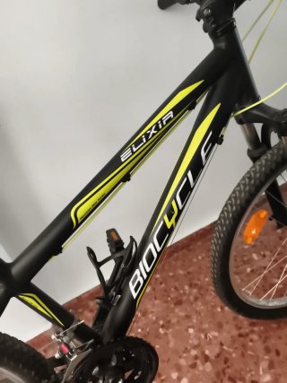 Bicicleta Mountain Bike con Casco