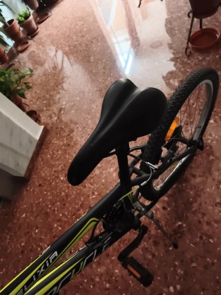 Bicicleta Mountain Bike con Casco