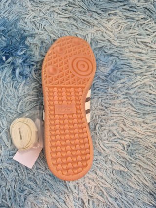 Zapatillas Adida Marrones y Blancas