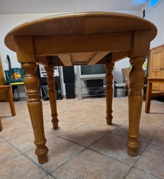 Mesa redonda extensible y 4 sillas madera