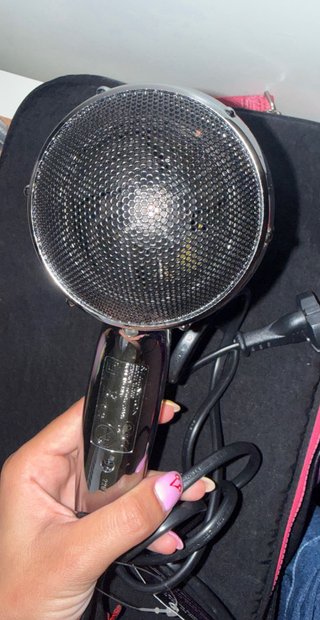 Secador de pelo plateado con iones