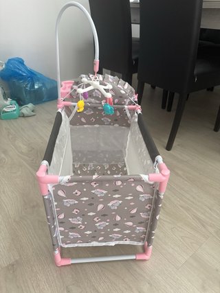 Cuna de juguete para muñeco