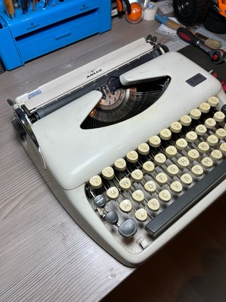 Máquina de escribir Adler Tipa
