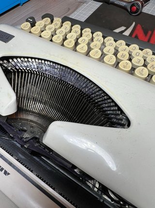 Máquina de escribir Adler Tipa