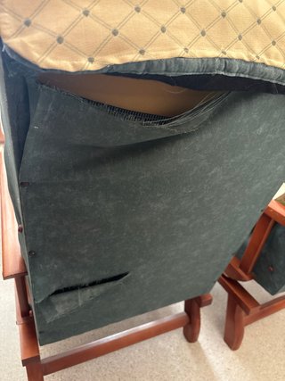 Sillónes balancín de madera maciza y tela.