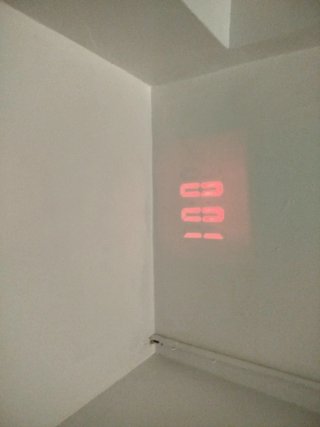 Reloj Proyector LED Blanco y Negro