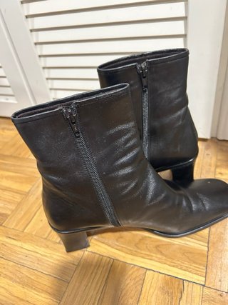Botines negros de cuero