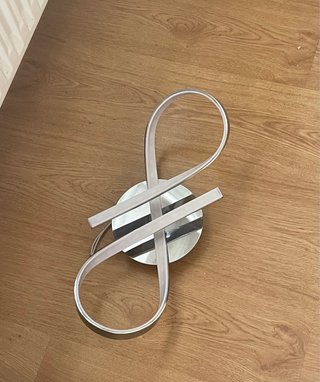 Lámpara LED moderna plata y blanco