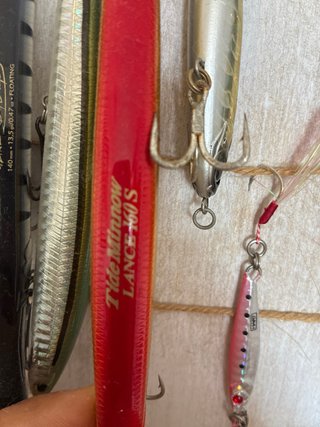 Señuelos de pesca spinning varios de marcas buenas