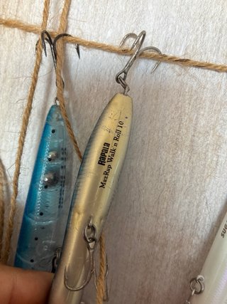 Señuelos de pesca spinning varios de marcas buenas