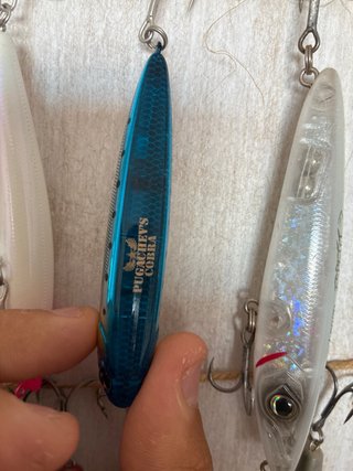 Señuelos de pesca spinning varios de marcas buenas