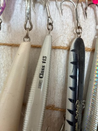 Señuelos de pesca spinning varios de marcas buenas