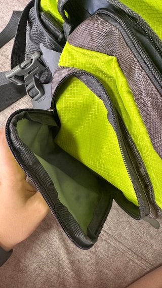 Riñonera Montaña Senderismo Gris y Verde